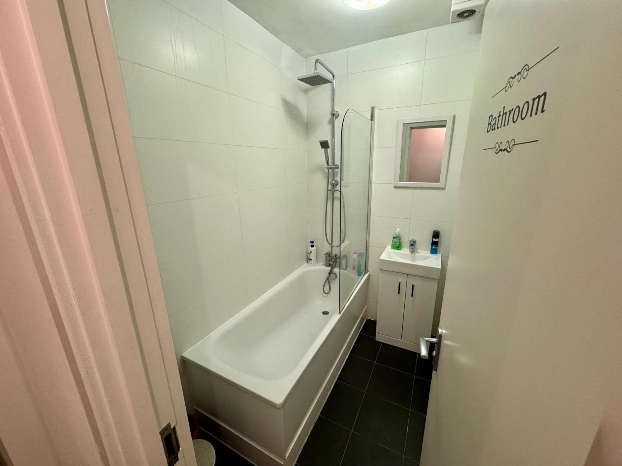 Cosmopolitan Comfort Private Bedrooms In Euston 106 London Exteriör bild